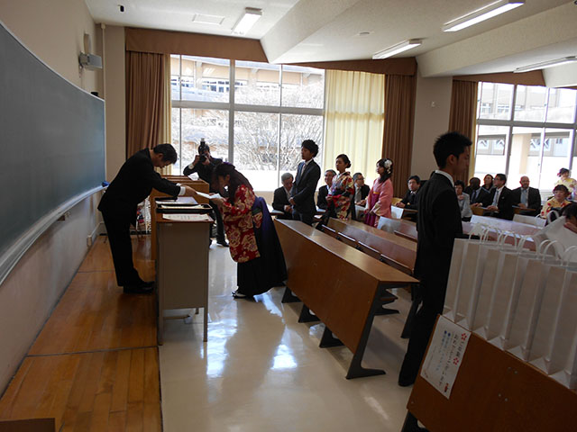 13.学位記授与 (国際文化)